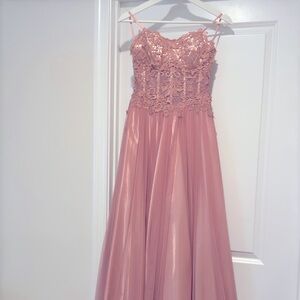 Elegant Lace Evening Gown in Rose Gold